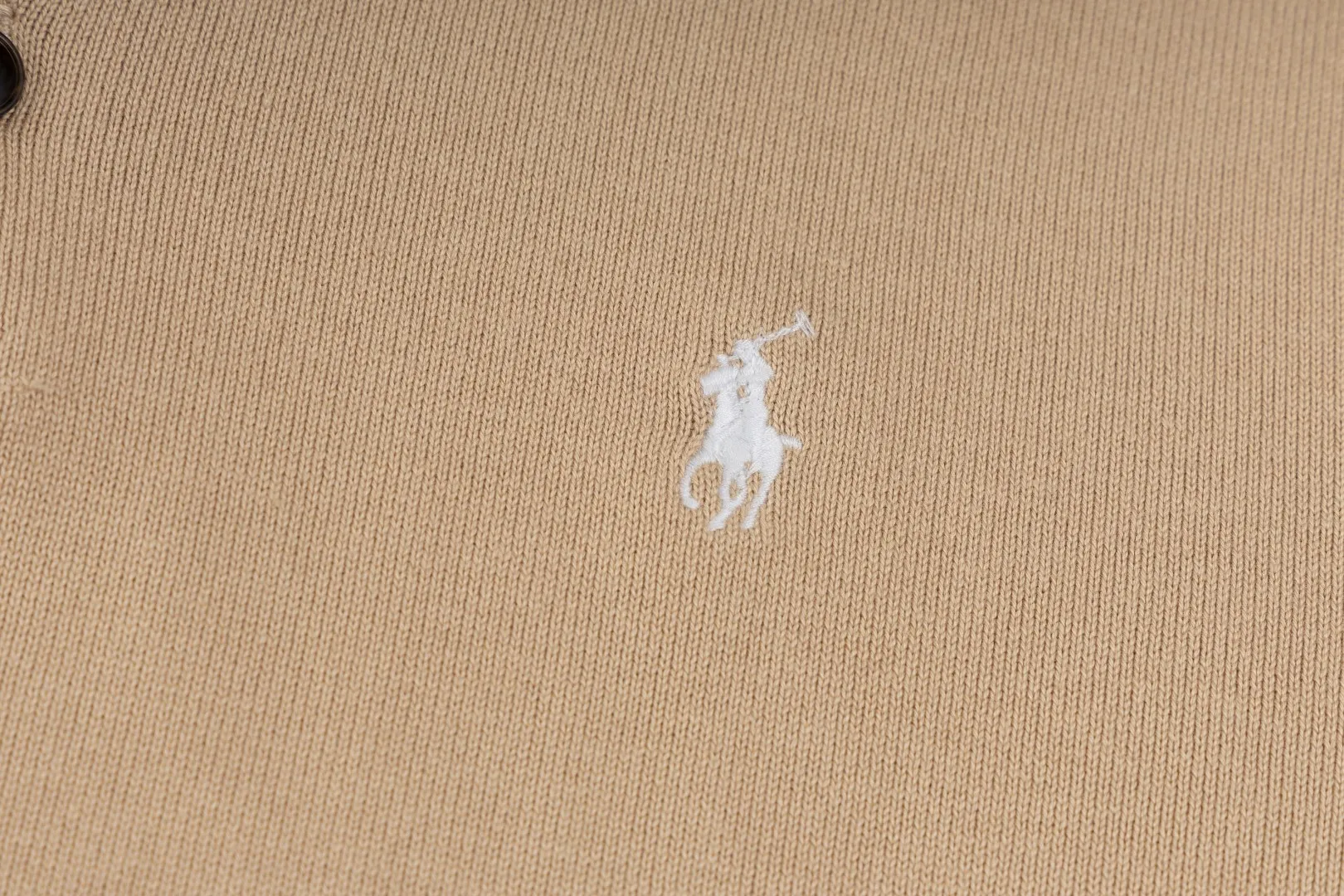 P206 Style number: R07 Ralph Lauren knitted pony embroidered lapel polo shirt three-button pullover open chest long-sleeved sweater. Official website synchronized. Same style for men and women. Classic cotton yarn. 100% white cotton. High-quality goods. Classic style has always been very popular! The workmanship details are very good! The simple lapel polo pullover sweater is always the standard, with classic brand embroidery on the chest! All major stars have the same style! Best for couples. High quality goods! Xinjiang cotton micro-elastic and smooth fabric is of great quality. Pure cotton is soft and skin-friendly. Color #White Blue Gray Dark Gray Khaki Military Green Navy White Label Navy Blue Red Label Black Red Label Black White Label Pink Size#S M L